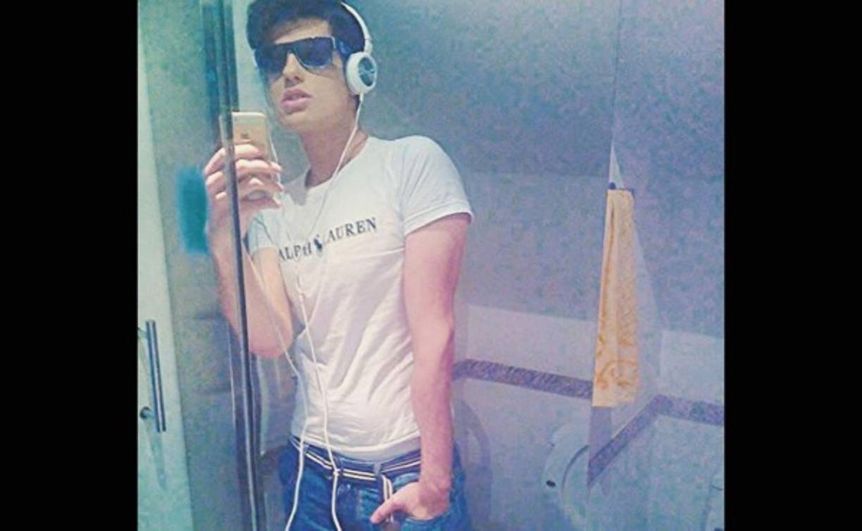 El joven, que empezó su transformación a los 16 años después de ganar un concurso de modelaje, tenía su propia línea de muñecos.