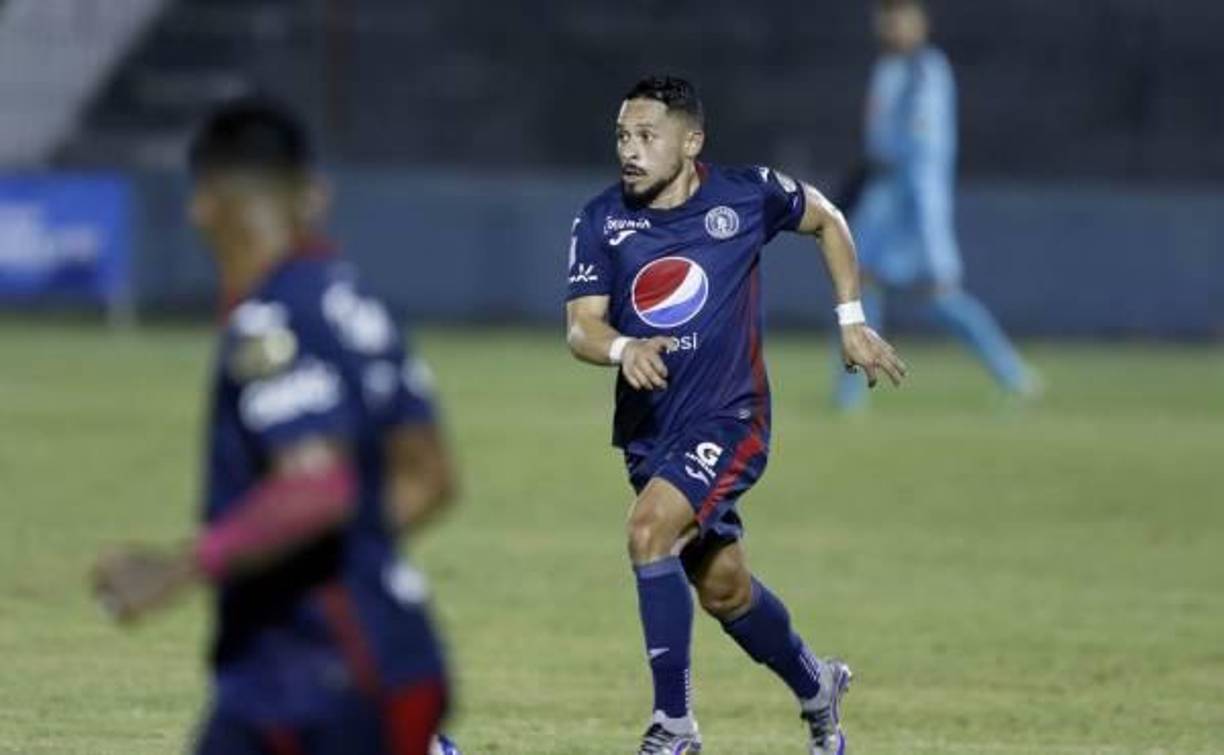 ¿Omar Elvir al Olimpia? Pedro Troglio se pronunció sobre la posibilidad de fichar al lateral izquierdo: “Es jugador de Motagua, pero hay algo que no se puede fijar, hay un pacto, esperemos que estén habilitados para venir al club. Es un excelente jugador de fútbol y estamos a la espera de que aparezca una mejor opción”, dijo.