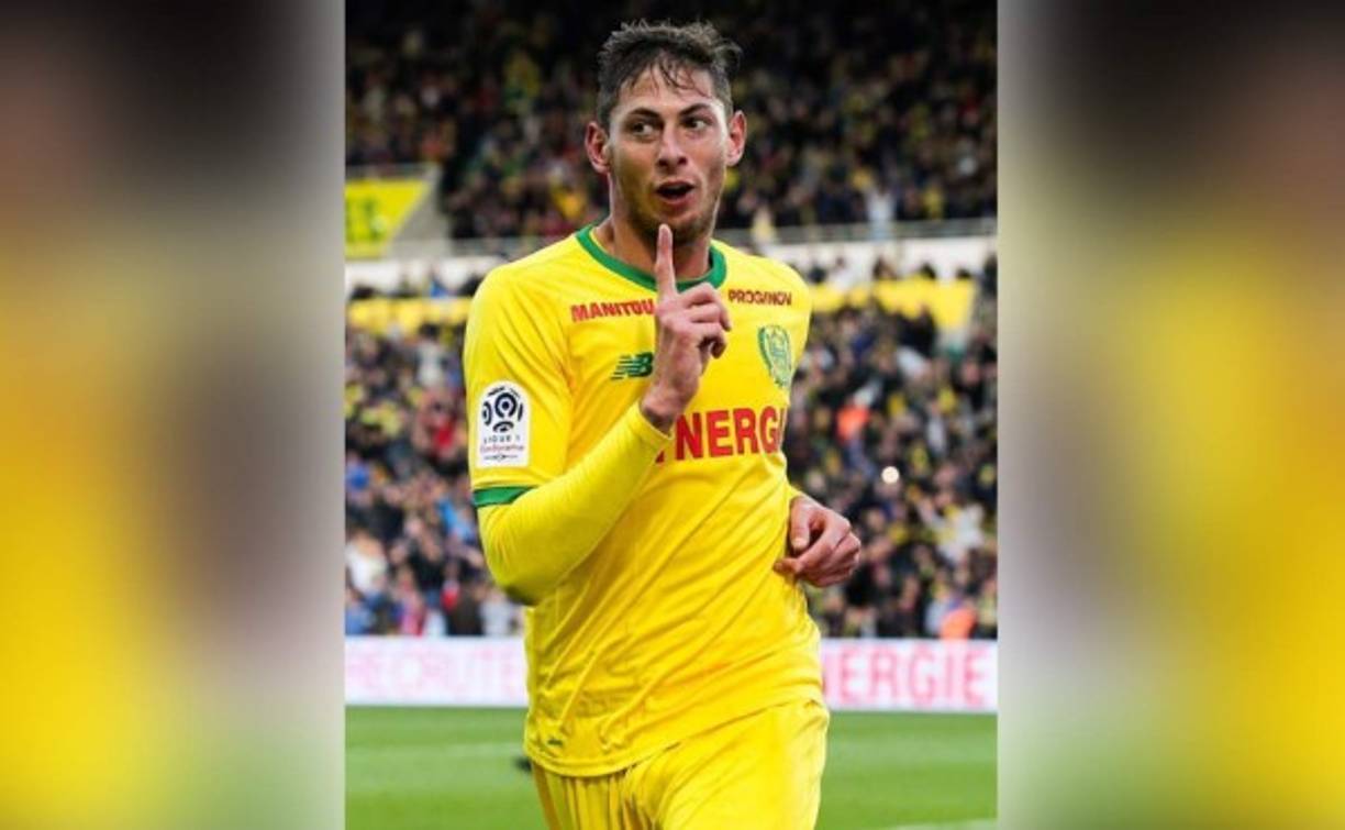 Emiliano Sala, es un delantero argentino de 28 años que viajaba a bordo de un avión desaparecido entre Francia y Reino Unido.
