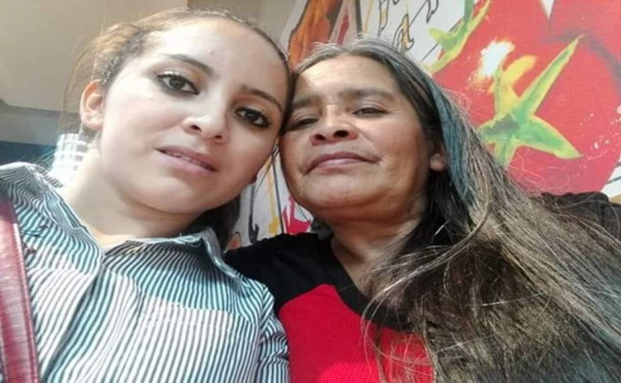 Ingrid Ochoa se muestra en esta foto junto con su bella mamá.