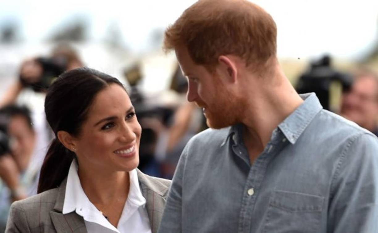 Aunque ha sido planeado como una gira 'oficial' para representar a Su Majestad la Reina, el extenso viaje que los duques de Sussex emprendieron hace tres días se ha visto marcado por una actitud relajada.<br/>