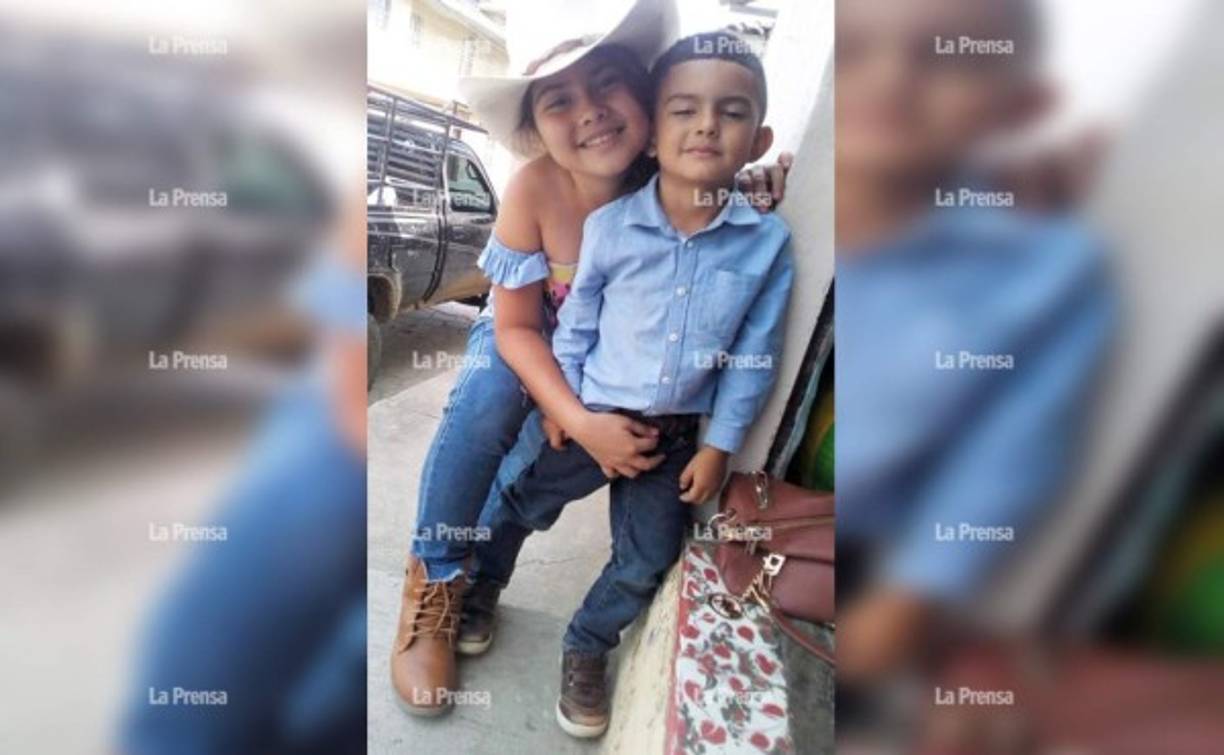 Ambos niños se muestran muy sonrientes en esta fotografía capturada en su natal El Paraíso, Copán.