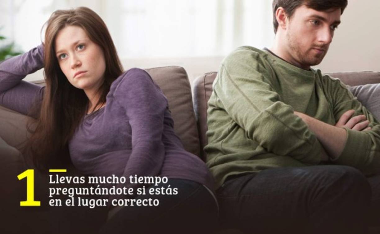 Si no puedes callar esa voz en tu cabeza que te dice que quizás esta relación no es para ti, entonces debe de ser por algo. Quizás has visto cosas en la relación o has experimentado algo que sabes que no deberías aceptar, y que aún así lo has aceptado. Sé honesto contigo mismo y no permitas que las ganas de seguir adelante con algo que no te hace bien destruya tu vida.