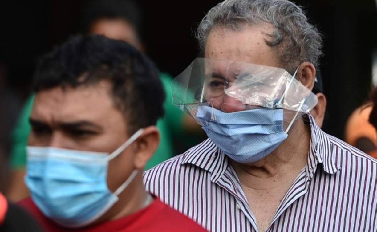 El gobierno decretó 'toque de queda absoluto en todo el territorio nacional' para obligar a la población a aislarse en sus hogares y frenar así la propagación del virus, del que se llevan contabilizados 24 casos en este país centroamericano.<br/>