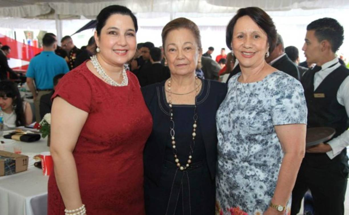 Francia Quintana, Martha Valenzuela y Rosario Córdova.