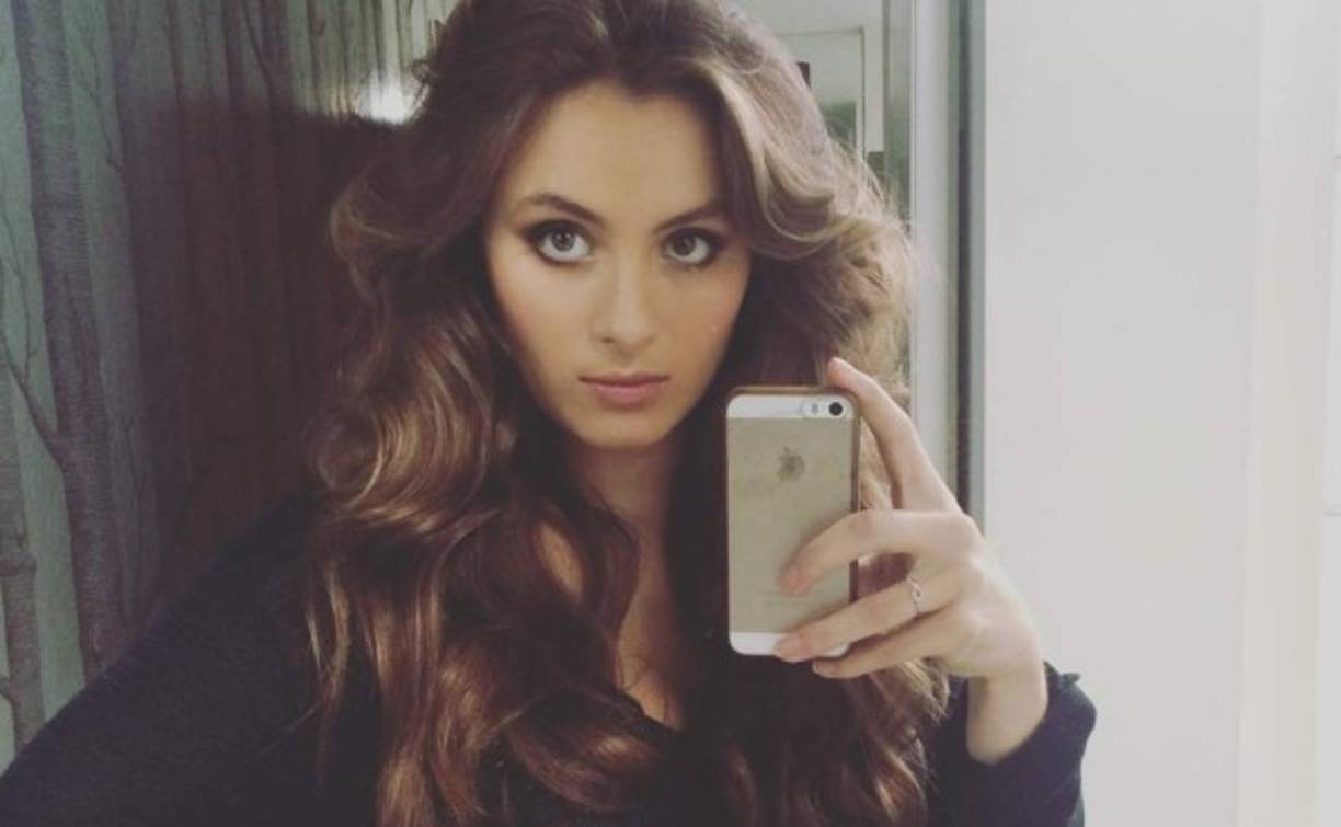 Seguro ahora que es famosa aprovechara para demostrar su talento musical.