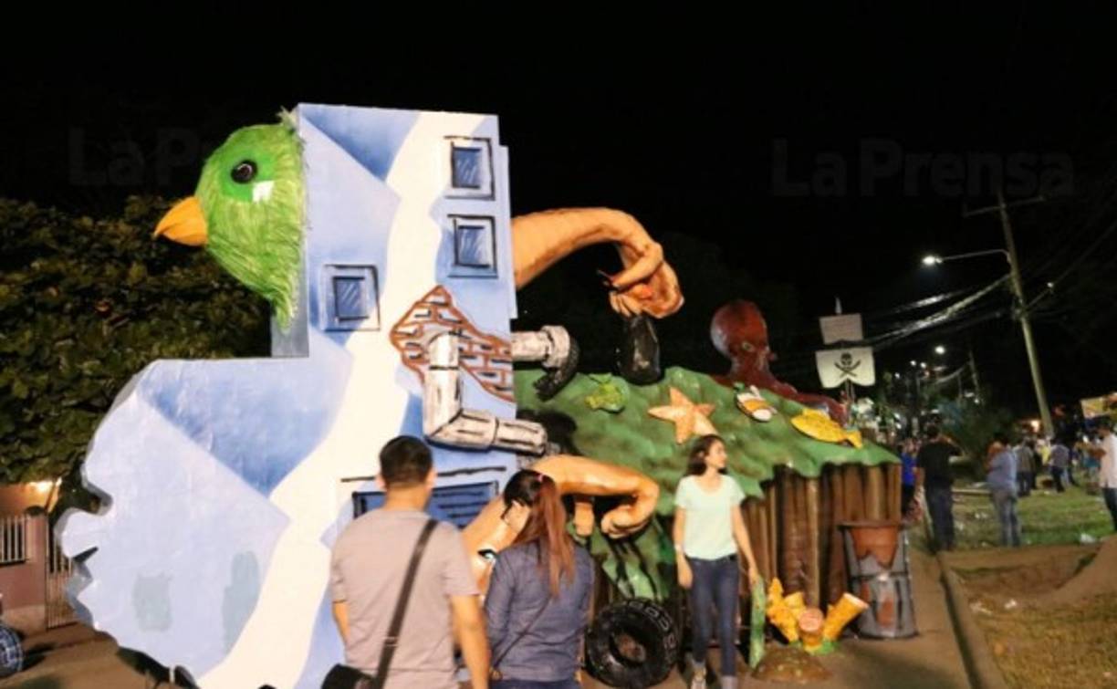 Una exposición llena de realismo y color en el que se mezcla tradición y costumbres que se resisten a desaparecer.