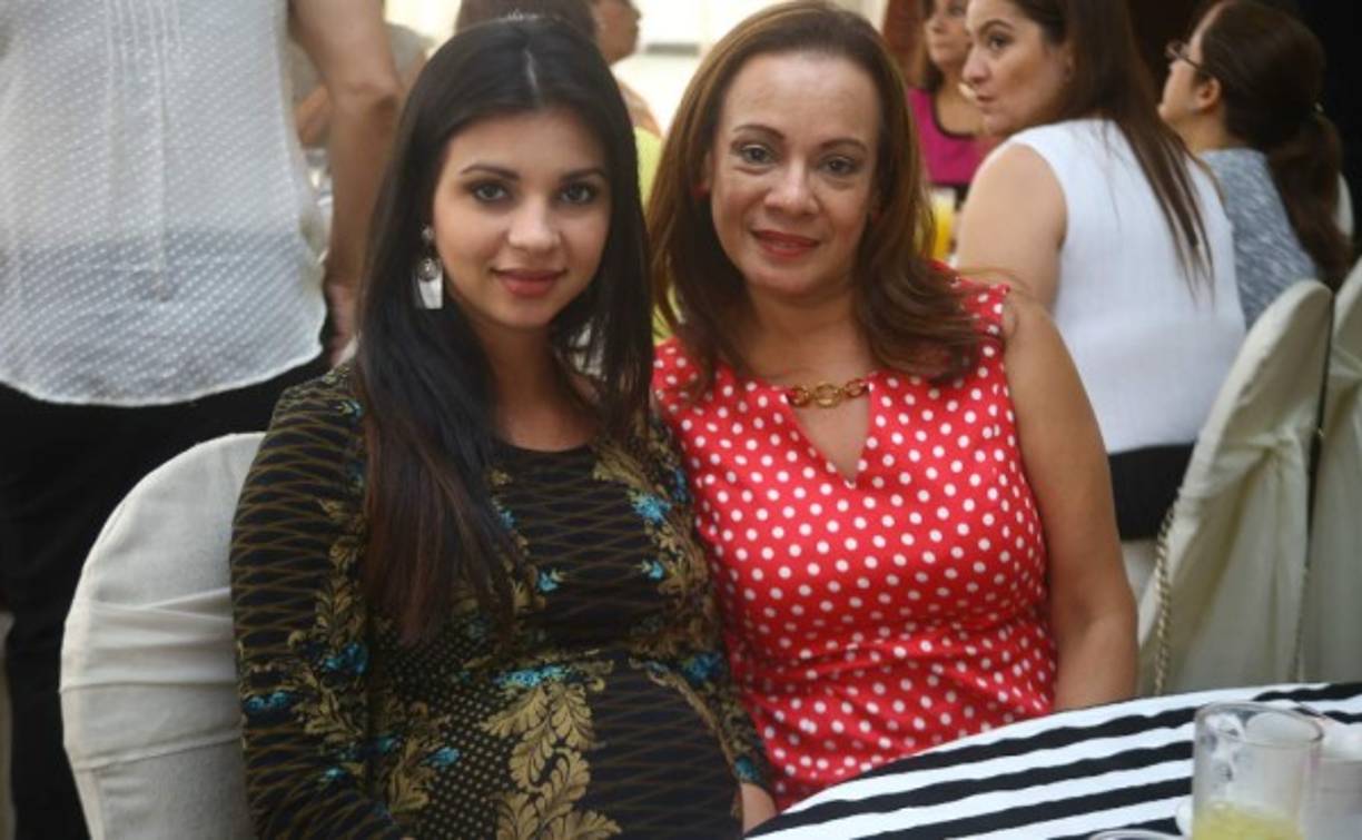 Mariana y Gladys Carranza.