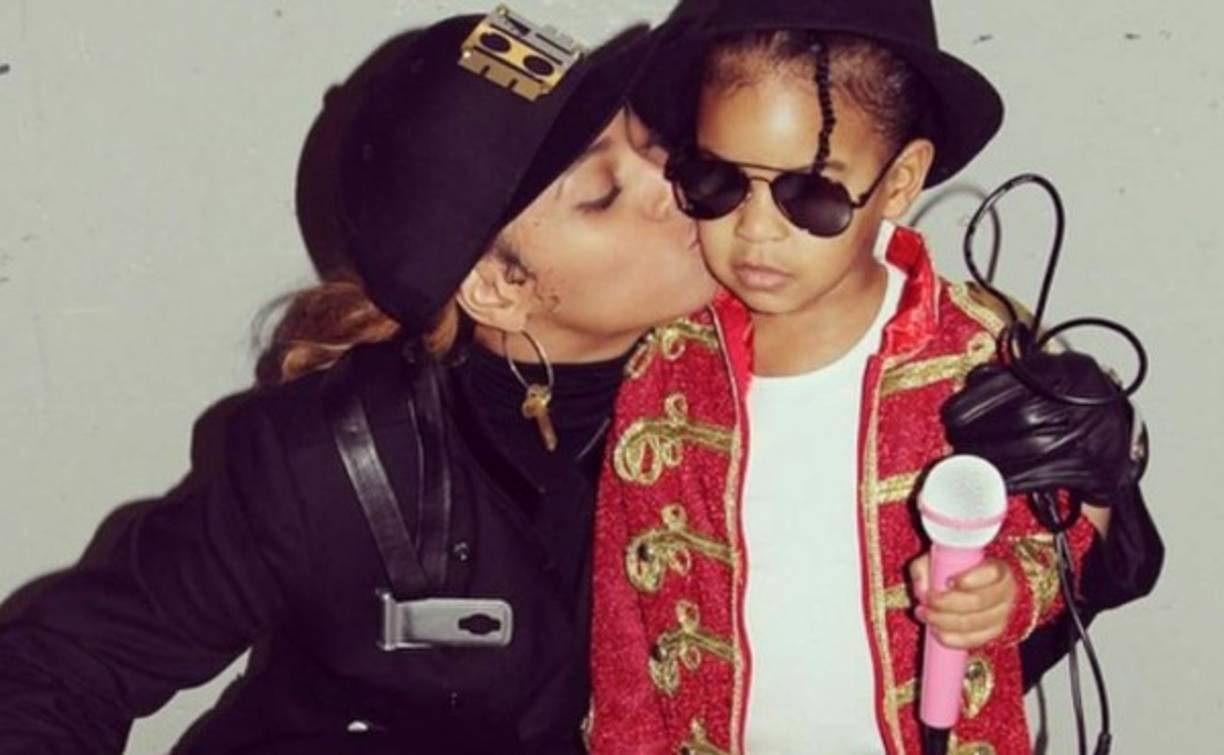 Beyonce no tuvo mejor idea que vestirse como Janet Jackson y a su hijo Blue Ivy como el Rey del Pop, Michael (Foto: Instagram)
