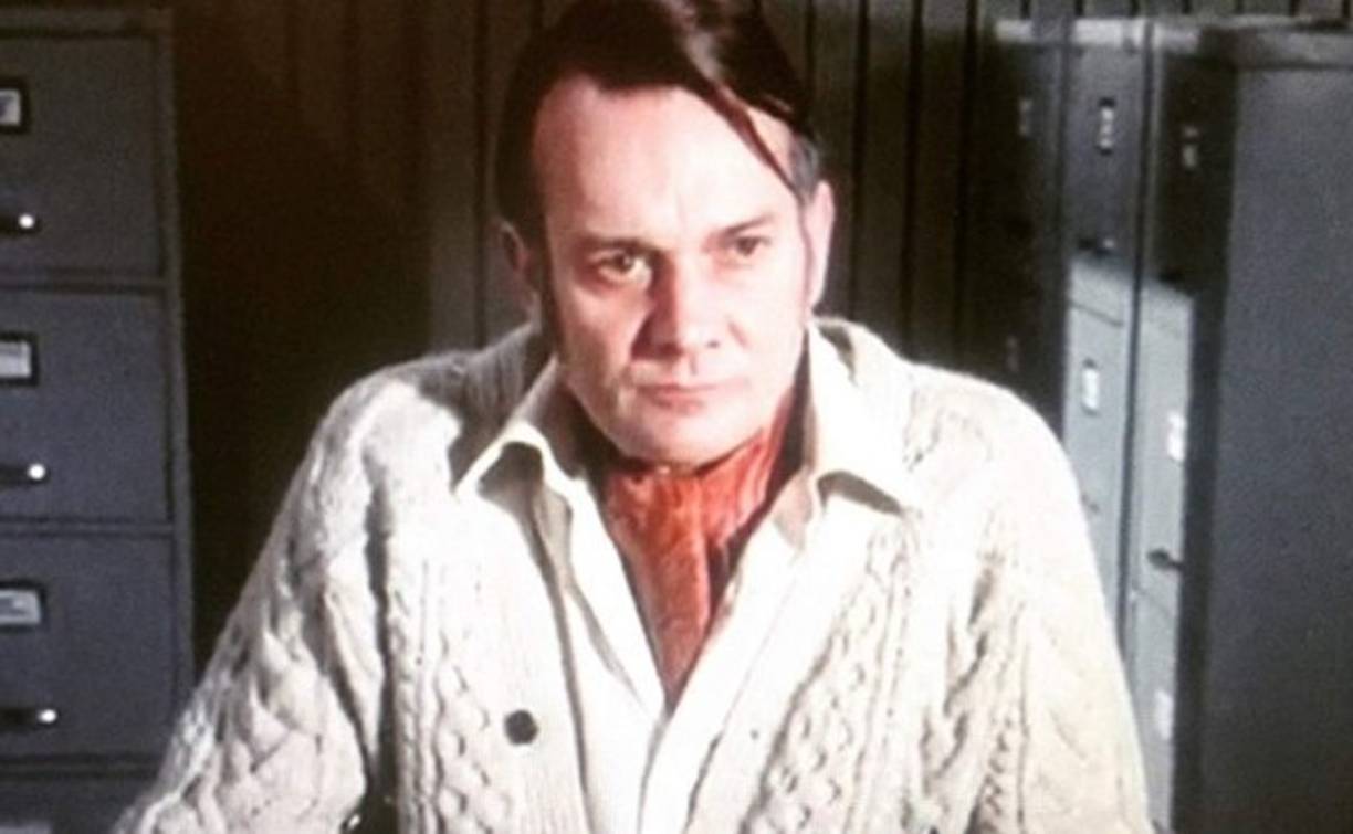 El actor británico Denholm Elliott, quien interpretó al doctor Marcus Brody en Indiana Jones fue diagnosticado con VIH en 1987 y murió el 6 de octubre de 1992 debido a una tuberculosis.