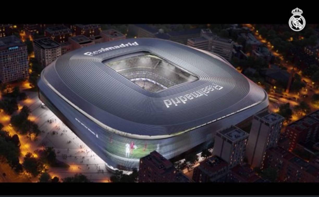 En un principio, el coste iba a ser de 400 millones de euros. Pero los cambios del proyecto tras la anulación del original por parte del TSJM elevaron el coste, según dijo Florentino en la última Asamblea de Compromisarios, a 525 millones, distribuidos del siguiente modo: 300 millones de obra civil, 100 de equipamiento técnico y 125 en acondicionamiento de la zona y mejoras en el interior del estadio.