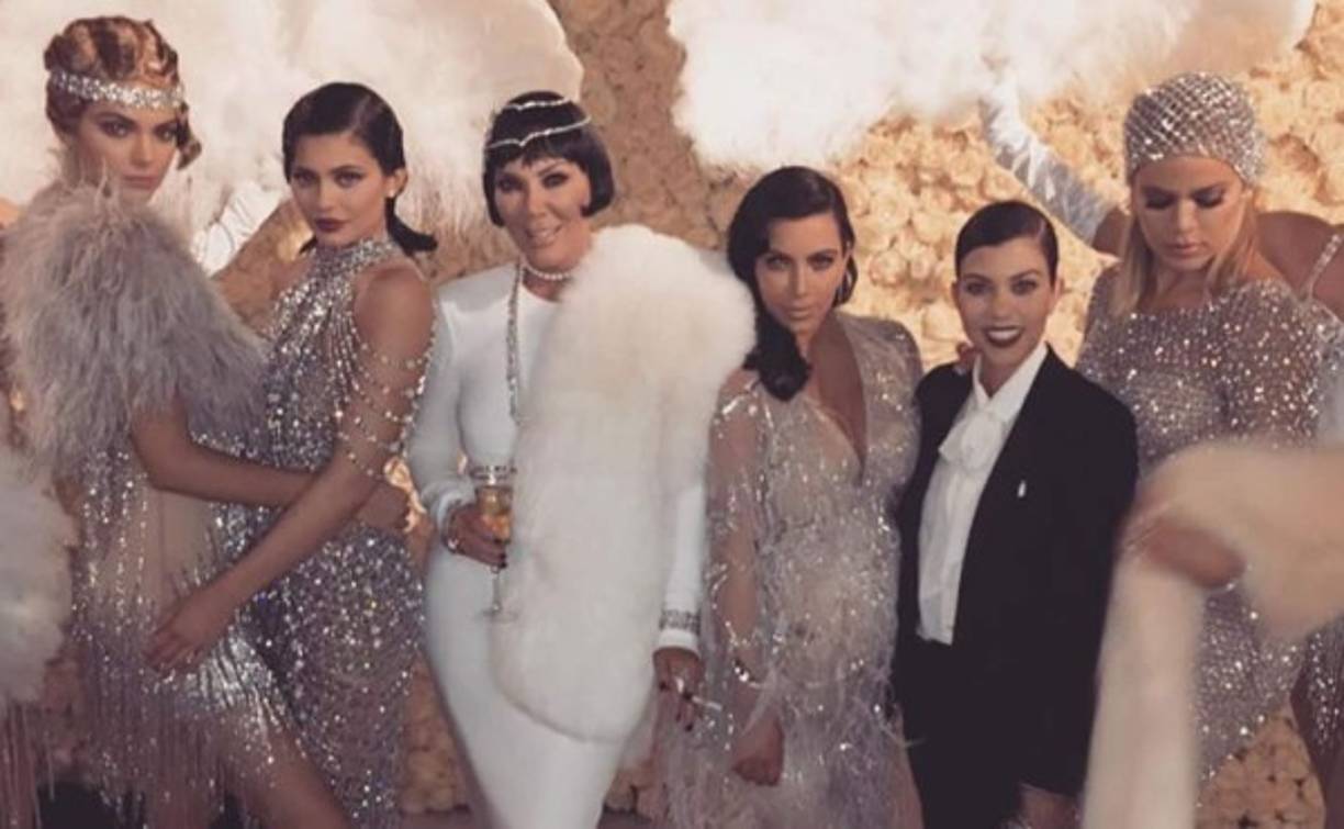 La matriarca del clan Kardashian, Kris Jenner, llegó a sus 60 años el pasado jueves 5 de noviembre y como era de esperarse, la celebración no fue nada convencional.