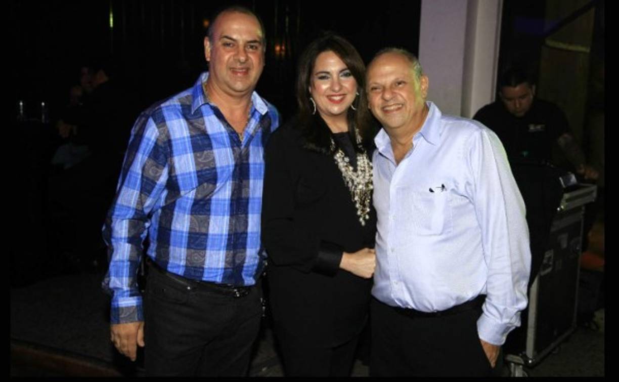 Constantino, Julia y Roger Larach.