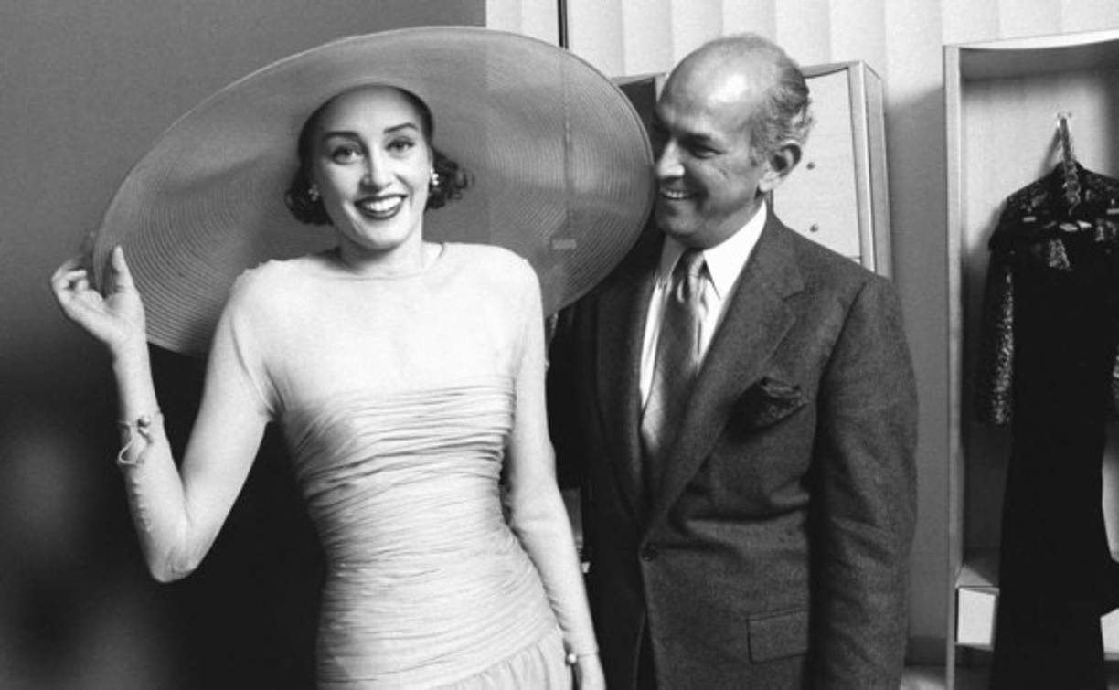 Desde sus comienzos Oscar de la Renta supo vestir a las mujeres de la alta sociedad con sus espectaculares vestidos solo aptos para eventos de postín y grandes fiestas.