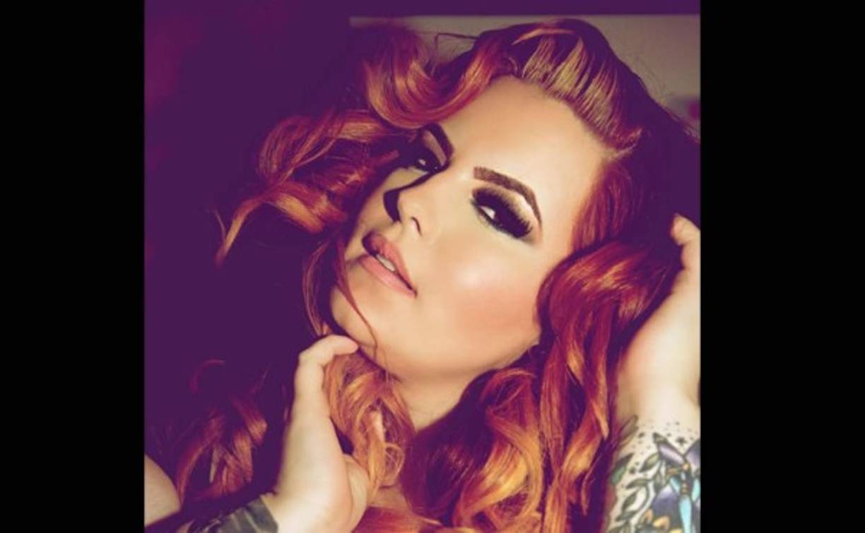 Tess Munster, talla 22, se ha convertido en una defensora de las mujeres que visten más allá de las tallas convencionales y acaba de fichar por Milk Management, una de las agencias de modelos más importantes del mundo.