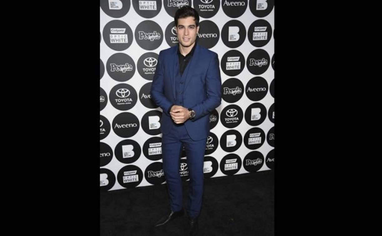 DANILO CARRERA. El presentador de las redes sociales acaparó todas las miradas con este elegante traje azul de Hugo Boss.