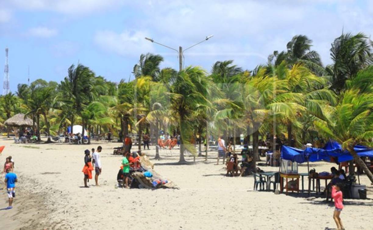 En medio del riesgo que representa el período de vacaciones de Semana Santa y las nuevas olas de covid-19, algunos países tomaron la decisión de confinarse para evitar un disparo en la cifra de contagios, pero Honduras optó por lo contrario.