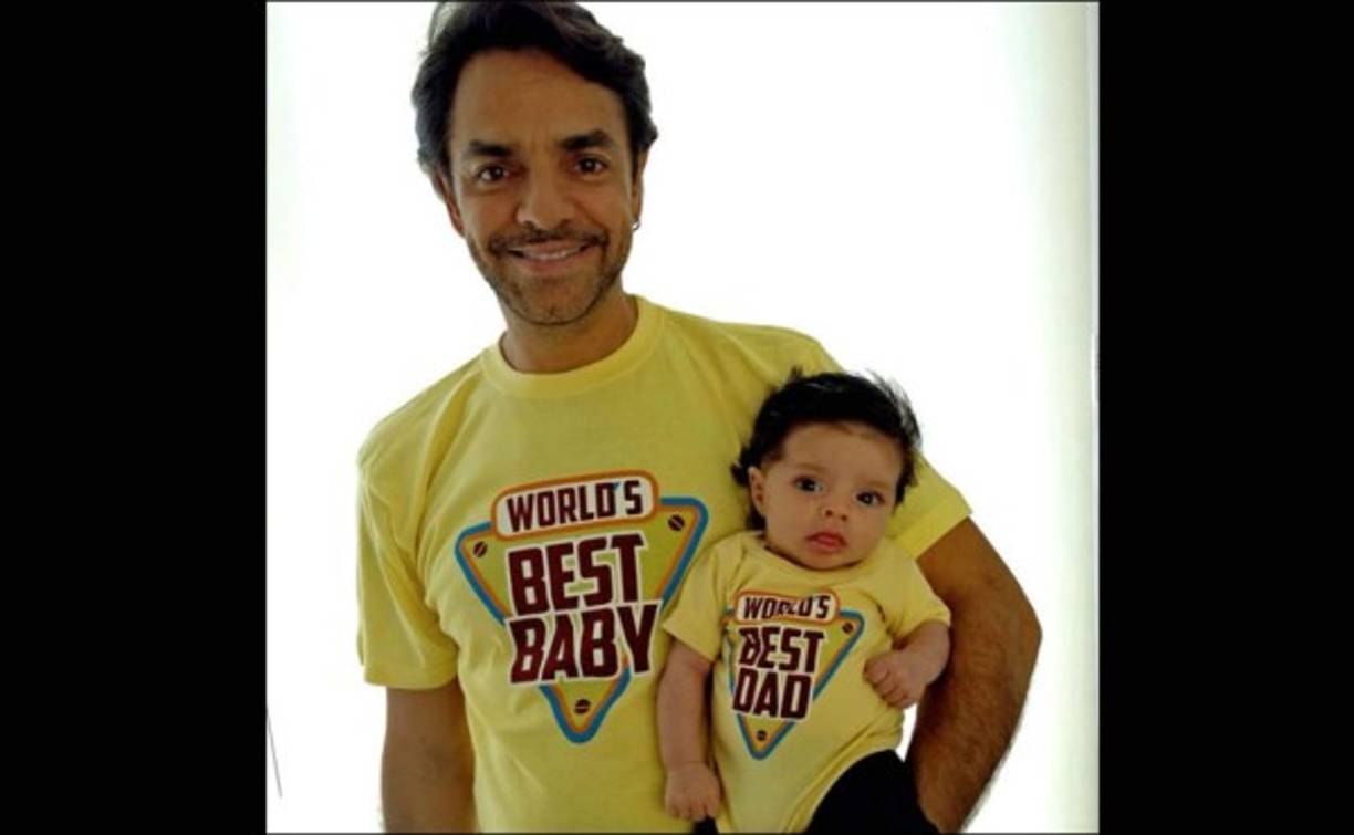 Eugenio González Derbez junto a su pequeño Aitana.