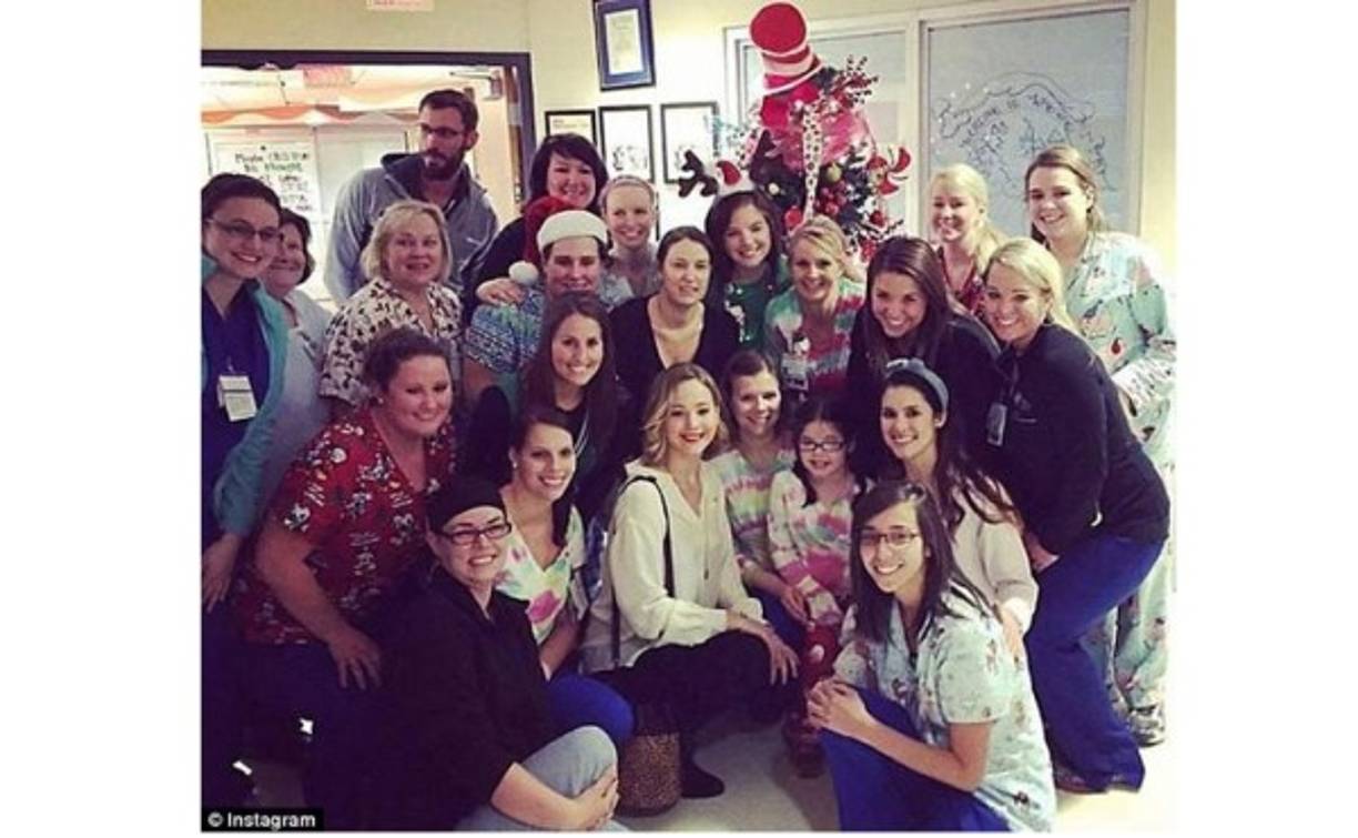 Esta no es la primera vez que Jennifer visita este hospital, pues el año pasado la estrella acudió para convivir con los pacientes y personal de la institución.
