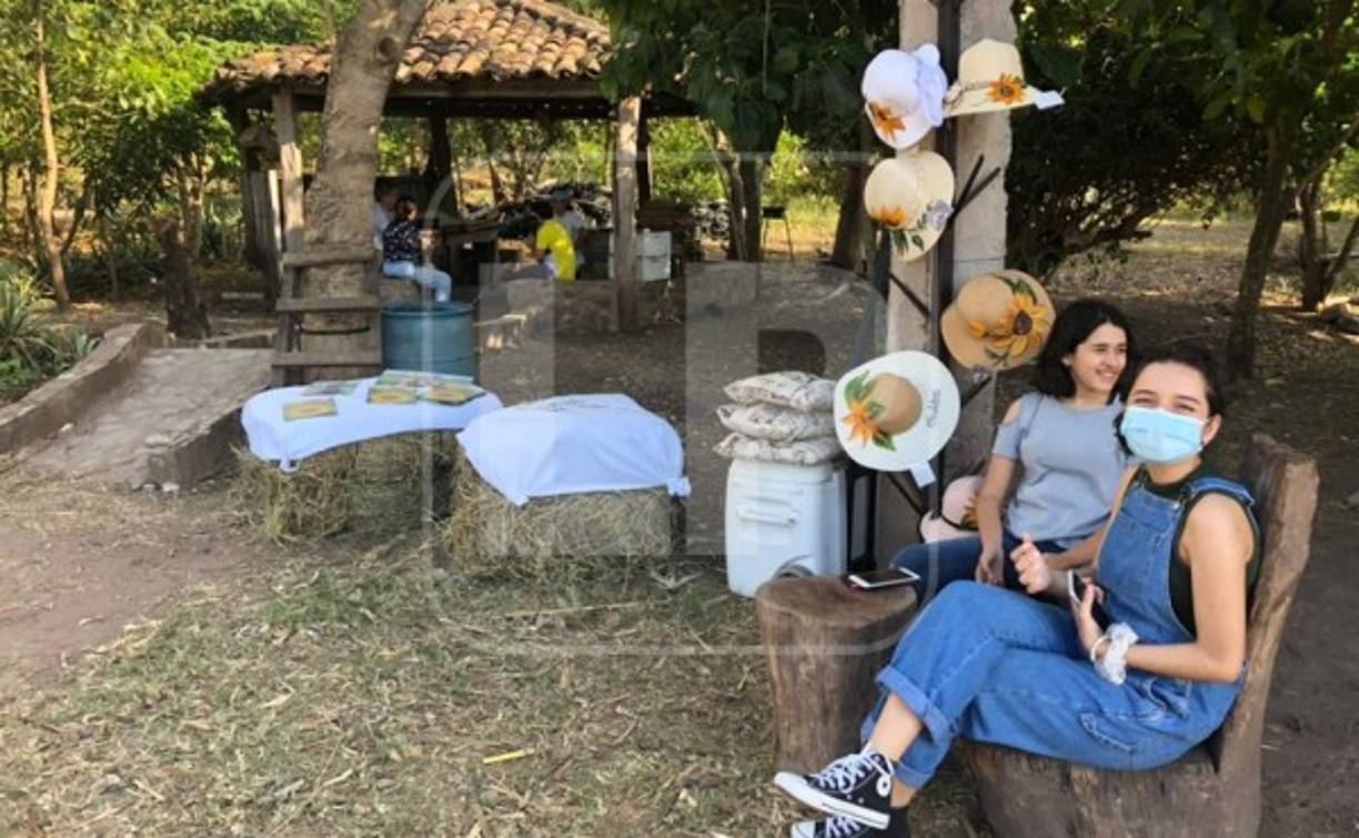 El lugar también se ha acondicionado con quioscos y bancas para que los visitantes descansen o pasen un ratos de paz y tranquilidad.