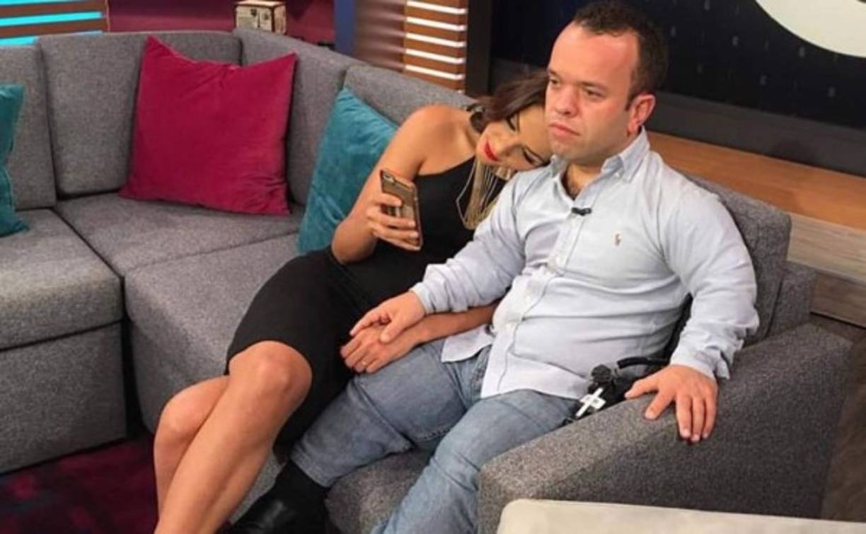 Nathalia Casco junto a Carlitos, 'El Productor'.