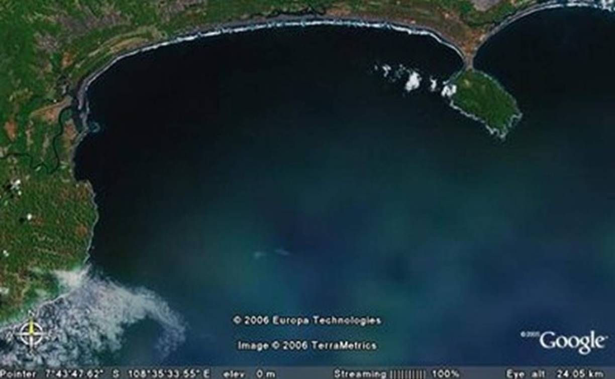 El 17 de julio de 2006, Indonesia: un sismo submarino de magnitud 7,7 provocó un tsunami en la costa sur de la isla de Java, dejando 654 muertos.