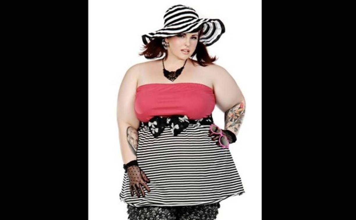 Tess Munster, talla 54, se ha convertido en una defensora de las mujeres que visten más allá de las tallas convencionales y acaba de fichar por Milk Management, una de las agencias de modelos más importantes del mundo.