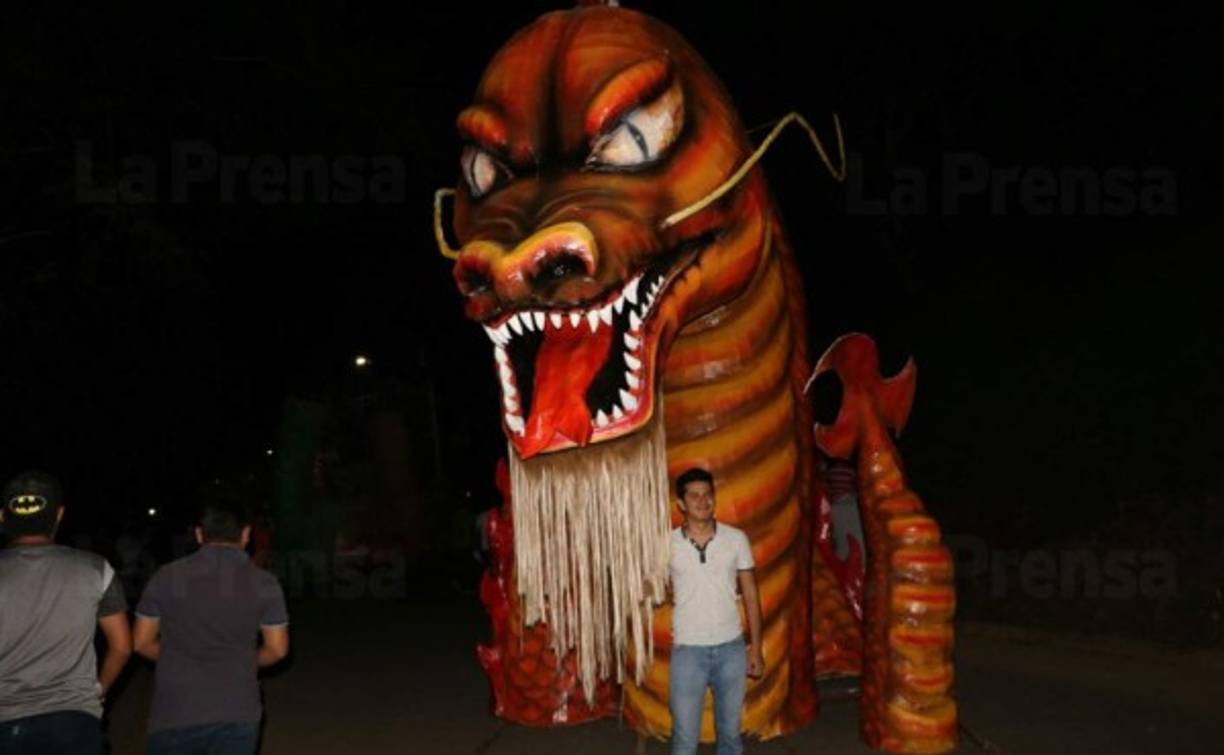 También hubo espacio para representar a las especies marítimas, denominadas mitos del mar, como el dragón chino que protege a los habitantes.