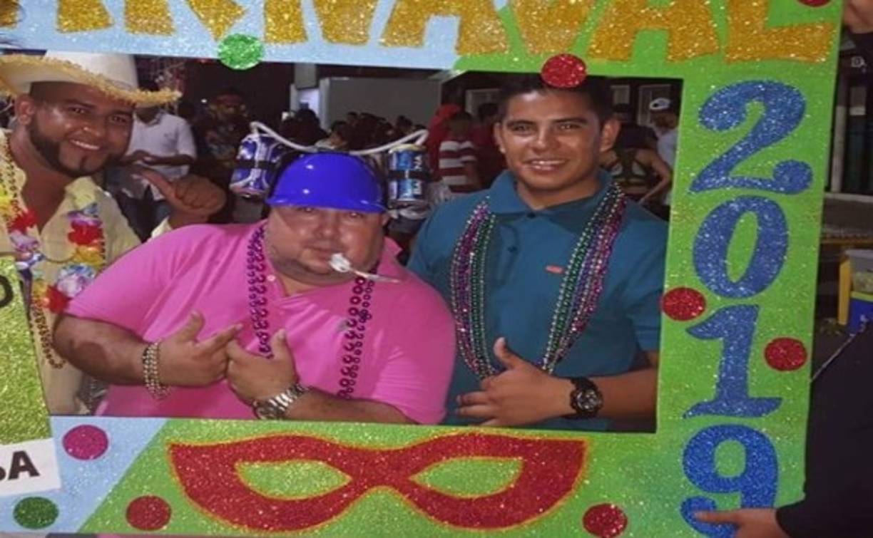 Ceibeños y turistas aprovecharon el carnaval para tomarse fotografías y dejar hermosos recuerdo de su paso por la novia de Honduras.