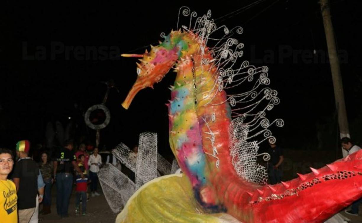 Más de cuatro mil trinitecos vivieron dos días intensos con una exposición y quema de las ya conocidas chimeneas gigantes.