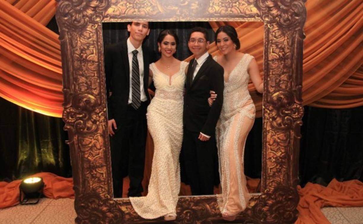 José Sorto, Karol Chahín, Gabriel Rivera y Karina Chahín.