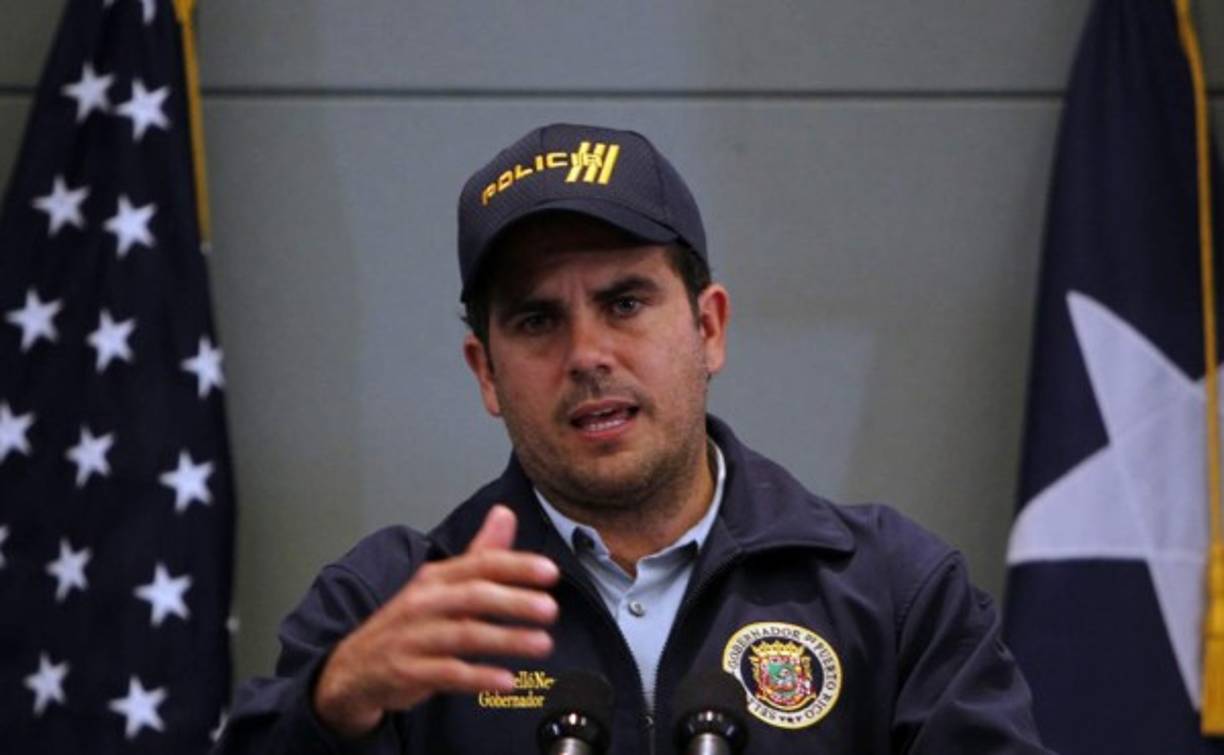 'Luego de escuchar los reclamos y hablar con mi familia (...) he tomado la siguiente decisión con desprendimiento: hoy les anuncio que estaré renunciando al puesto del gobernador efectivo el viernes 2 de agosto a las 5 de la tarde', dijo el gobernador en un video difundido en el sitio de Facebook del gobierno.