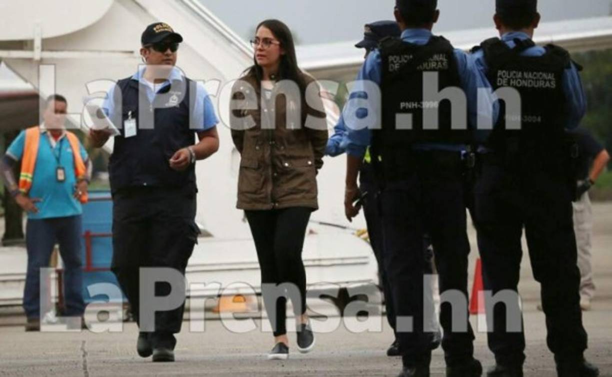 Molina llegó en un vuelo de deportados tras que EUA le rechazara asilo.