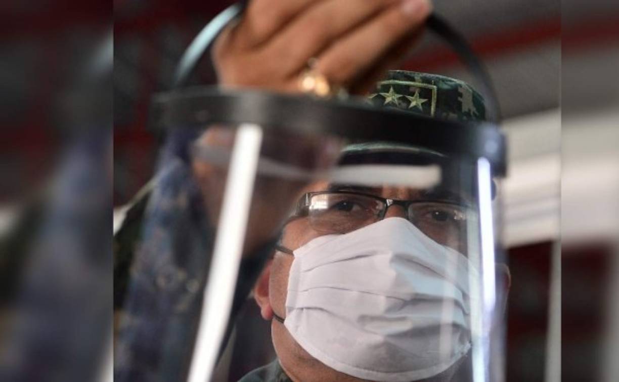 El martes, una doctora murió en un hospital público de San Pedro Sula, norte del país, a causa del coronavirus, según indicaron colegas suyos, aunque el Sinager indicó que están pendiente los resultados del Laboratorio Nacional de Virología con el fin de determinar si la galena fue contagiada por la enfermedad.