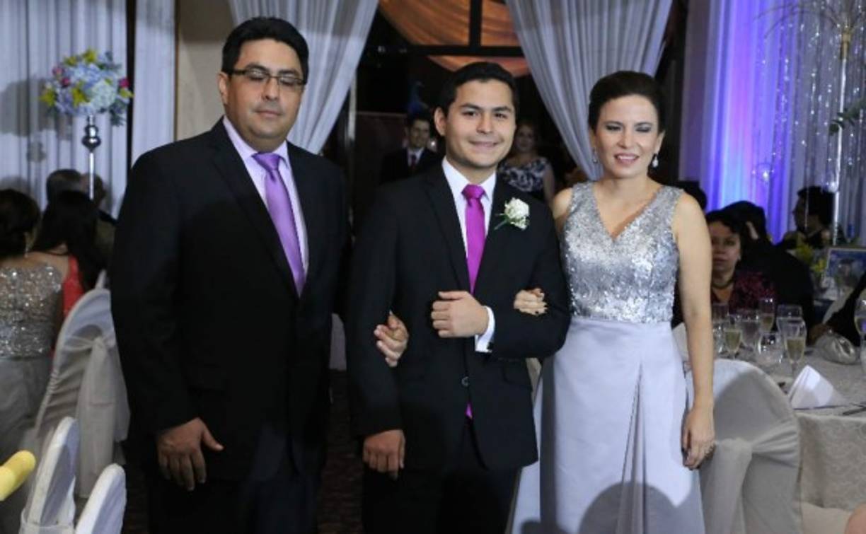 Gerardo, Fernando y Sofía Flores .