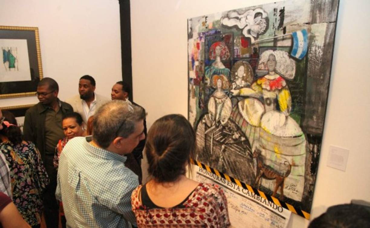 La exposición cautivó a quienes con gran atención trataron de descifrar el mensaje de Mahchi.