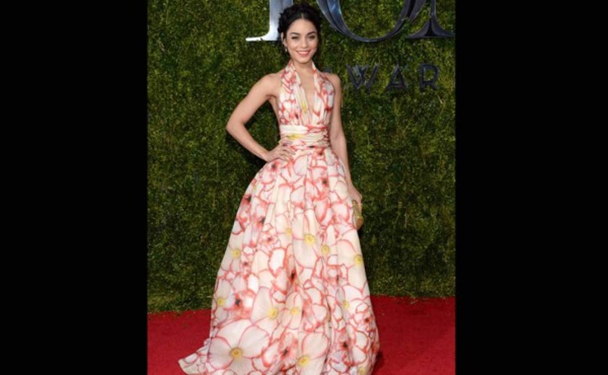 Vanessa Hudgens simplemente impactó en la alfombra roja de los premios Tony 2015.