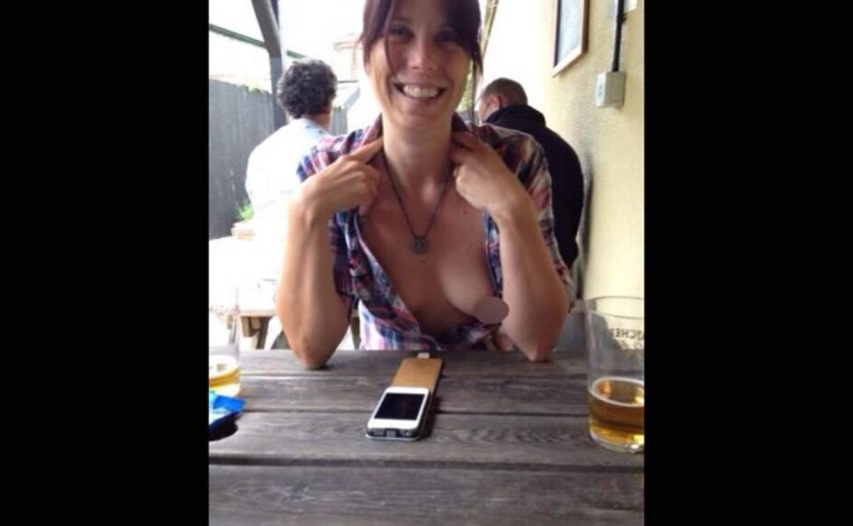 Si se busca en Instagram el hashtag de los pezones, aparecen fotos recientes de cuerpos desnudos que pronto la red social borrará y otras, que llevan más tiempo publicadas.