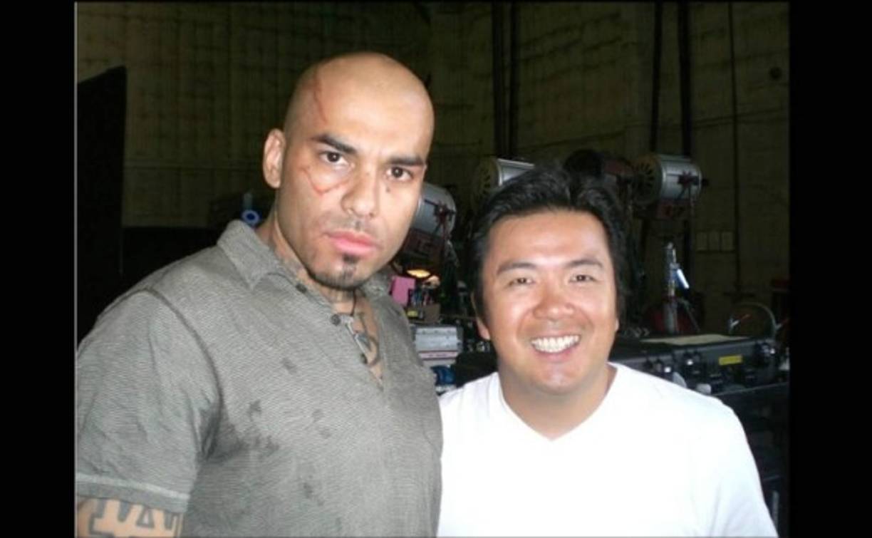 Luis, junto al director de Rápido y Furioso, Justin Lin.