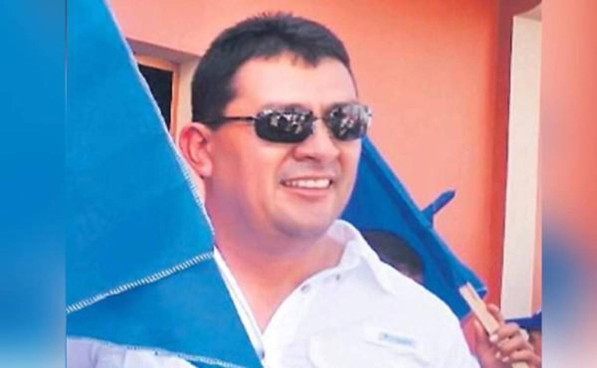 “Después de CW-2 (Alexander Ardón) sobornara con éxito a los congresistas, Juan Orlando Hernández lo llamó para agradecerle. En la comunicación telefónica, Juan Orlando manifestó que él estaba disponible para cualquier favor que pudiera necesitar, como una referencia a la protección de la cocaína de la Policía”, expresa el escrito.