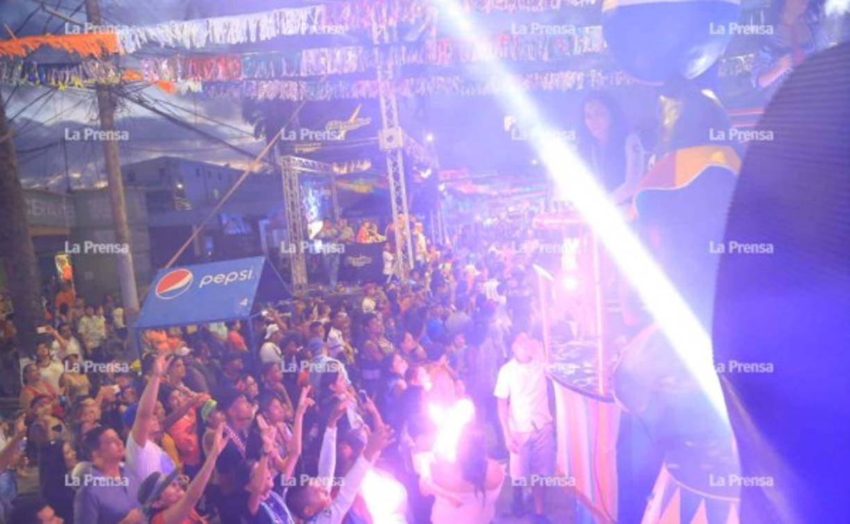 La festividad en combinación con el carnaval culminaron en horas de la madrugada de este domingo. Foto: Melvin Cubas.