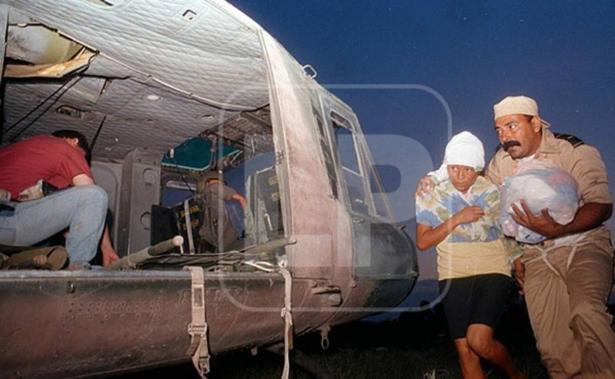 Un estimado del 70% a 80% de la infraestructura de transporte del país fue destruida completamente, incluyendo muchos puentes y vías alternas; el daño fue tan grande que los mapas existentes fueron calificados como obsoletos.