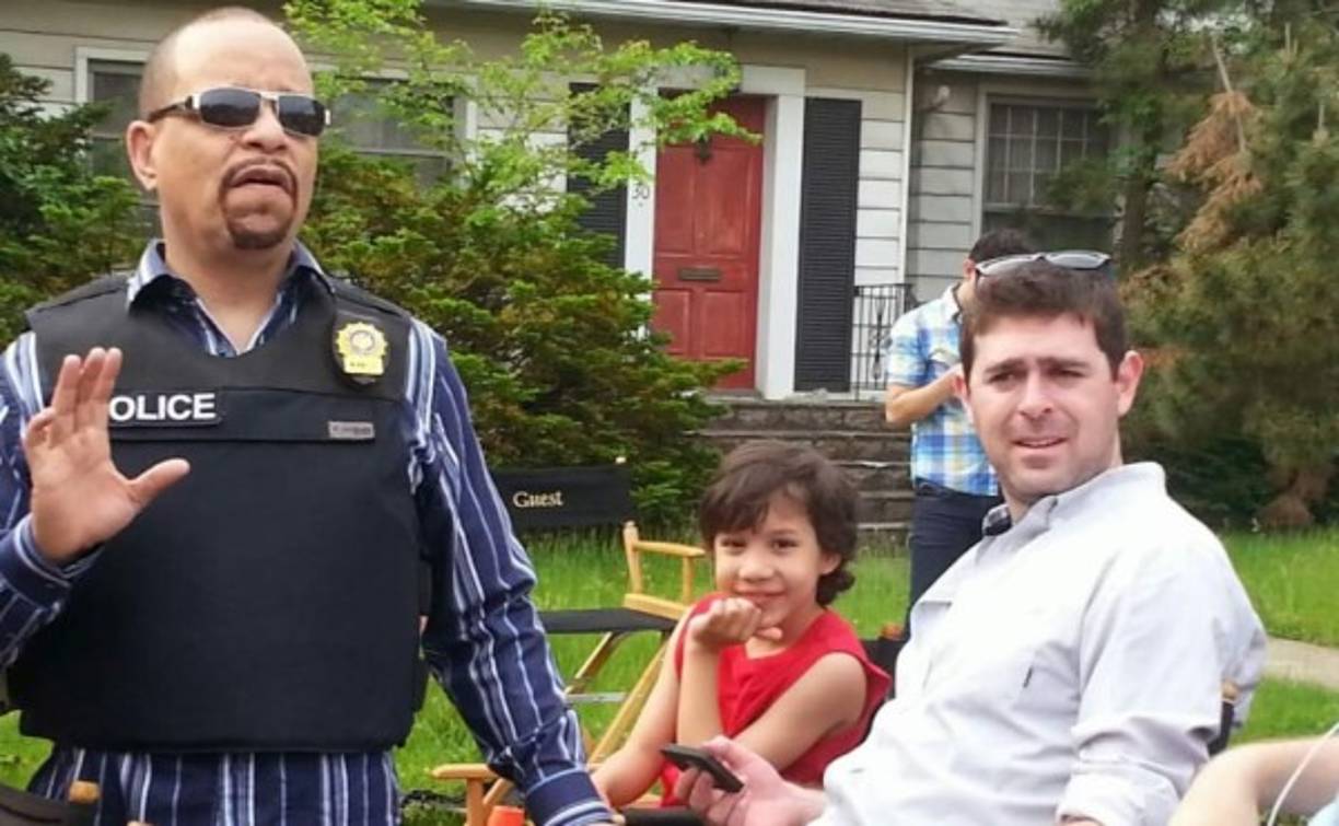 Ángel Romero en un set de la Ley y el Orden.