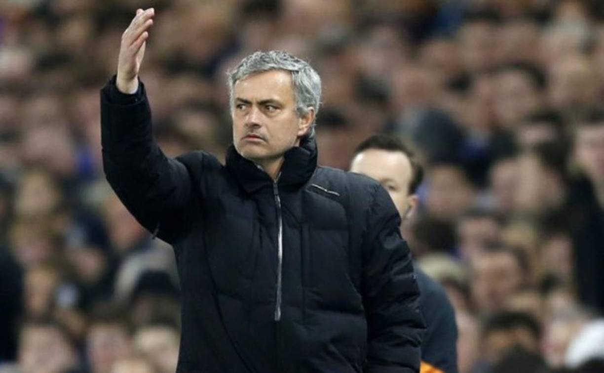 ¡Bombazo! Deportes Cuatro de España ha revelado que José Mourinho podría regresar al Real Madrid y reemplazar a Julen Lopetegui. La posible destitución de ‘Mou’ en el Manchester United facilitaría su aterrizaje en el Bernabéu.