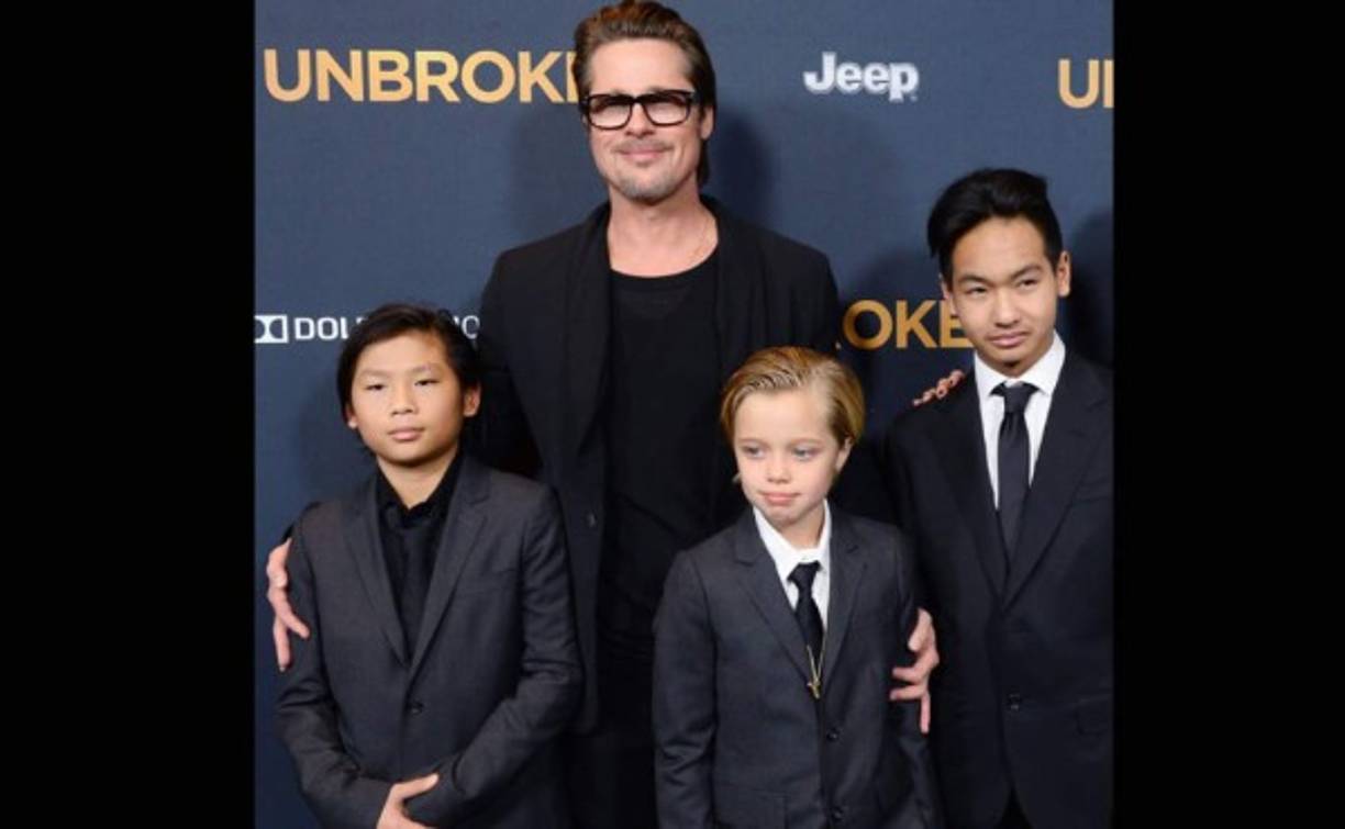 Angelina no podría haber tenido mejores 'representantes', ya que en su lugar acudieron su marido, Brad Pitt, tres de sus hijos, Maddox, de 13 años, Pax, de 11, y Shiloh, de 8, y los padres del actor, Jane y William