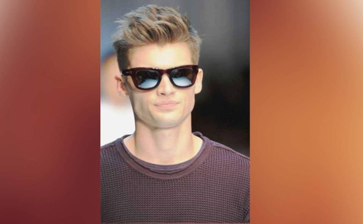 El corte bajo es preferido por algunos caballeros por motivos laborales o por personalidad.Pero pueden optar por este corte rapado con fleco alto.