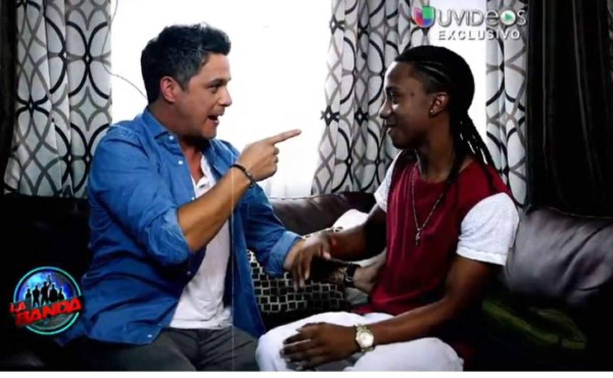 Alejandro Sanz llegó a la casa de Aaron Bodden para comunicarle que estaba entre los 12 finalistas de La Banda.
