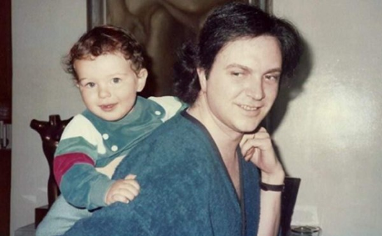 Camilo Blanes mantenía una relación muy complicada con su padre Camilo Sesto, pero sin duda la noticia de su fallecimiento le ha causado mucho dolor.