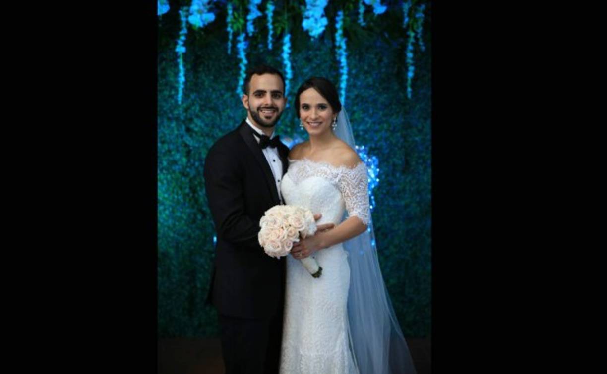 Ondre Faraj y Anna Lara se casan. Sus relaciones sociales los acompañan en los fastos nupciales celebrados en copán ruinas. Los novios disfrutan de todo el amor.