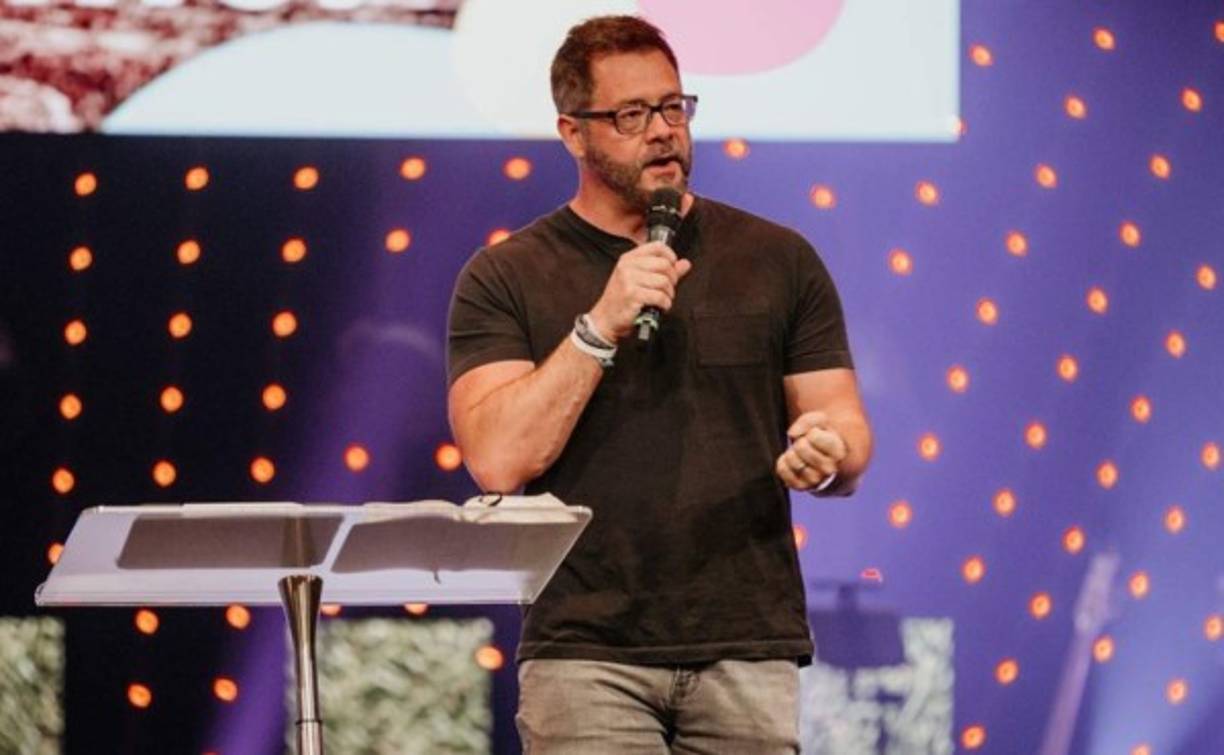 La muerte de un pastor, autor y orador de la megaiglesia de Seacoast en Mount Pleasant, Carolina del Sur, EEUU, tiene conmocionada a su comunidad.